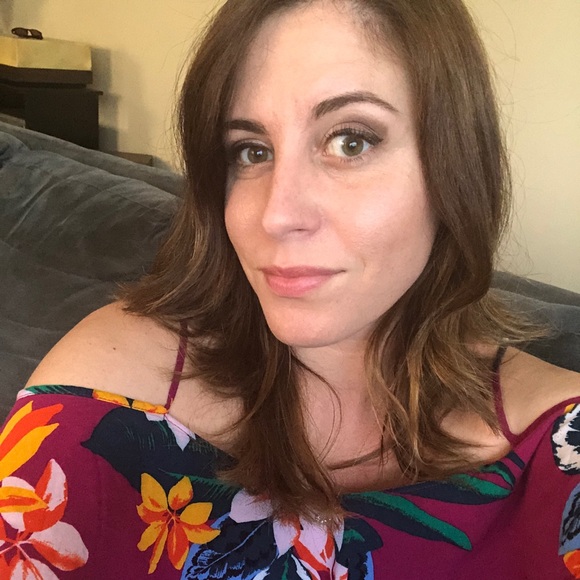 Meet your Posher, Christina - Picture 1 of 6